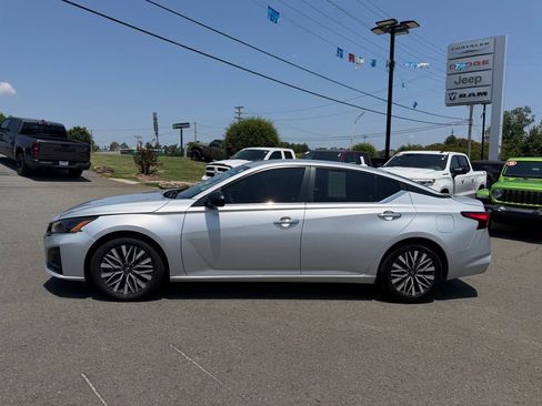 Used 2024 Nissan Altima 2.5 SV FWD image 6