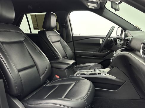 Used 2020 Ford Explorer XLT w/ Equipment Group 202A image 39