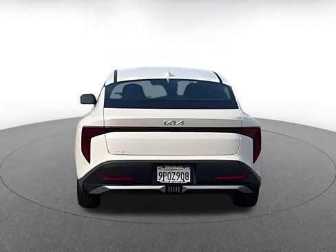 Used 2025 Kia K4 LXS image 16