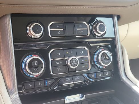 Used 2021 GMC Yukon XL Denali RWD image 27