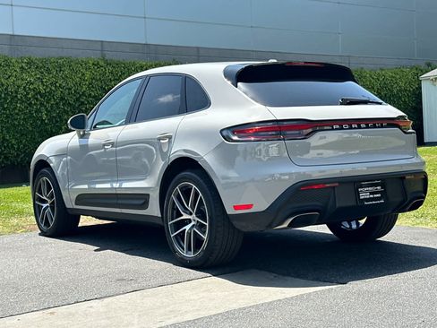 Certified 2025 Porsche Macan AWD/4WD image 3