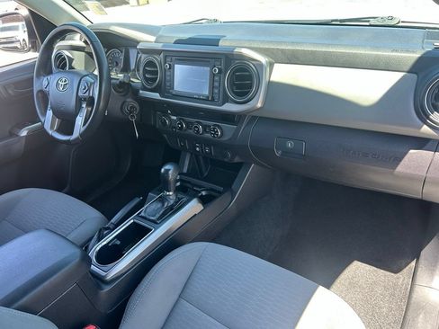 Used 2018 Toyota Tacoma SR5 AWD/4WD image 31