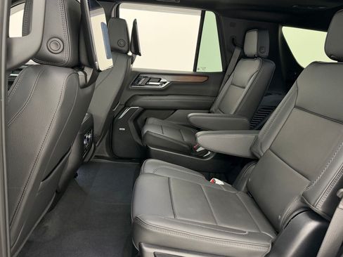 Used 2025 GMC Yukon Denali w/ Denali Reserve Package AWD/4WD image 24