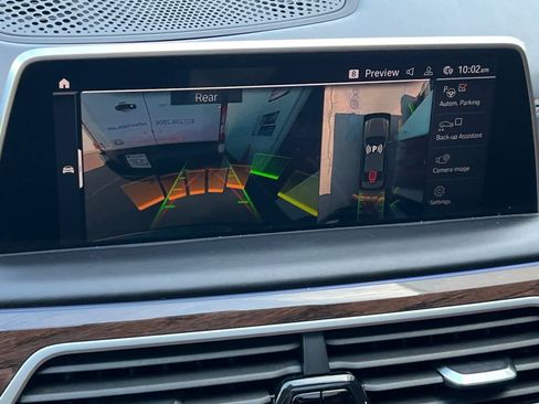 Used 2022 BMW 750i xDrive w/ Autobahn Package AWD/4WD image 21