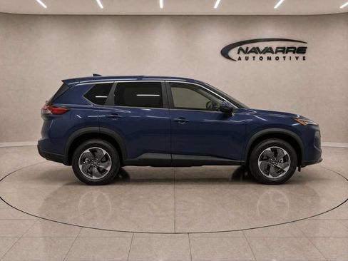 Used 2024 Nissan Rogue SV FWD image 8