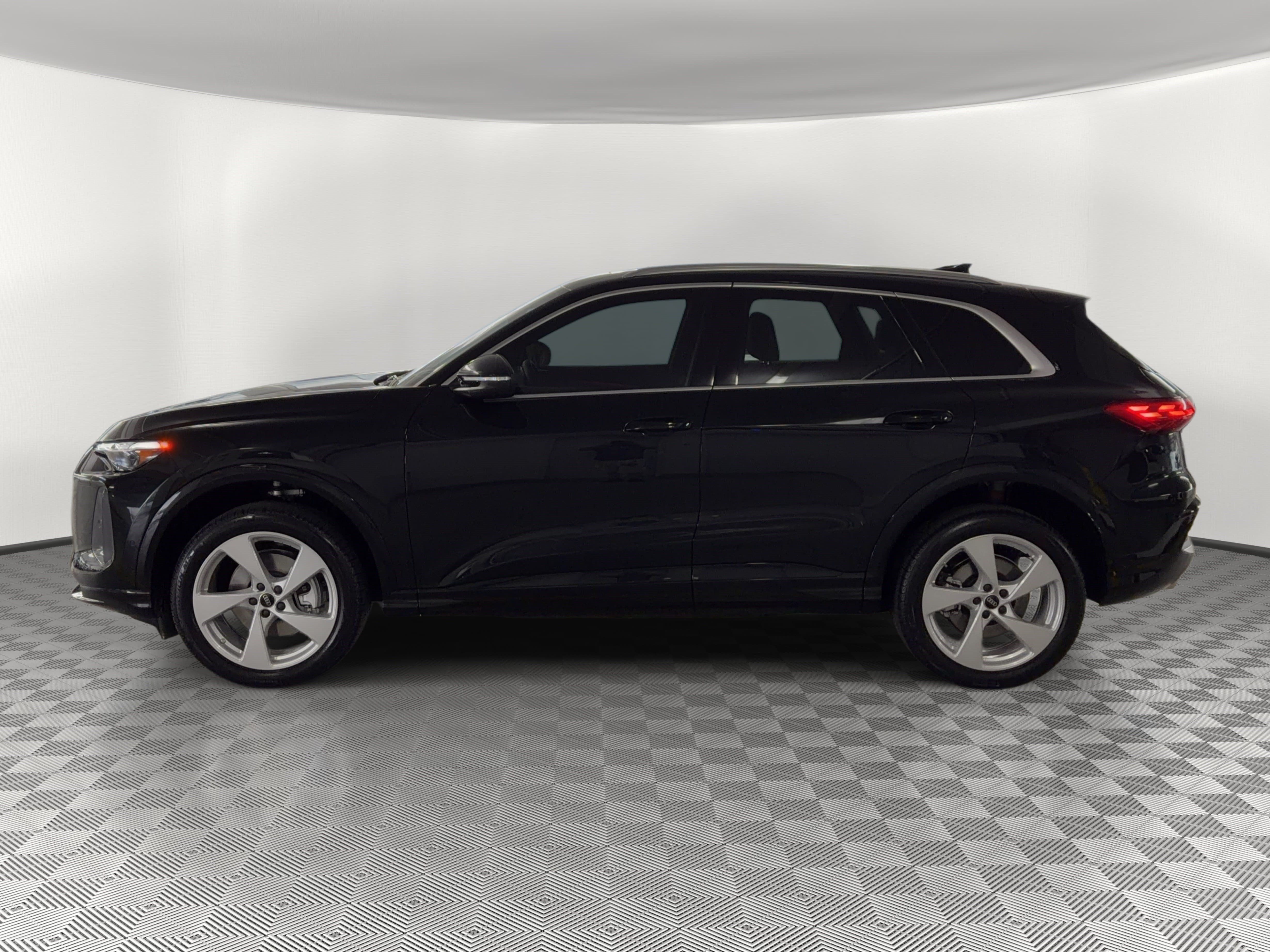 New 2026 Audi Q5 Premium Plus AWD/4WD image 2