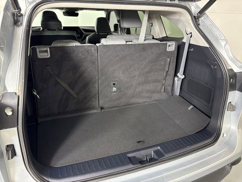 Used 2023 Toyota Highlander XLE image 39