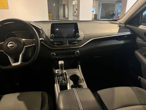 Used 2025 Nissan Altima 2.5 SV image 35