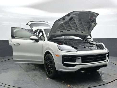 Used 2024 Porsche Cayenne S image 55