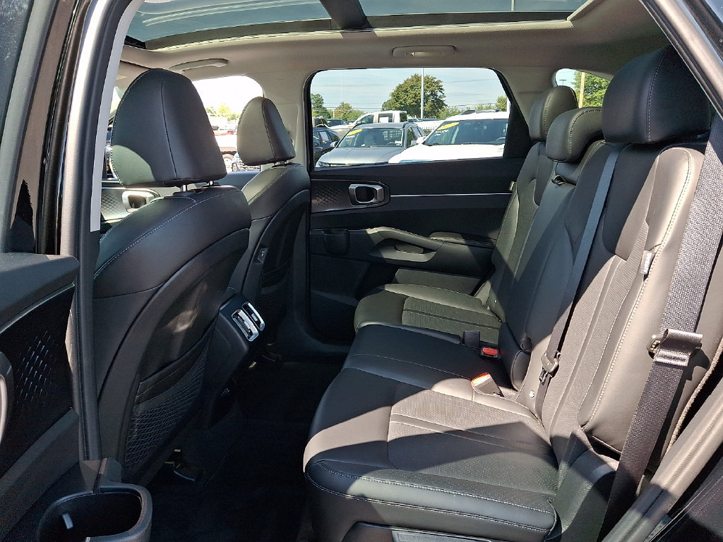 Used 2024 Kia Sorento S w/ Panoramic Sunroof Package FWD image 10