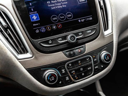 Used 2022 Chevrolet Malibu LT FWD image 16