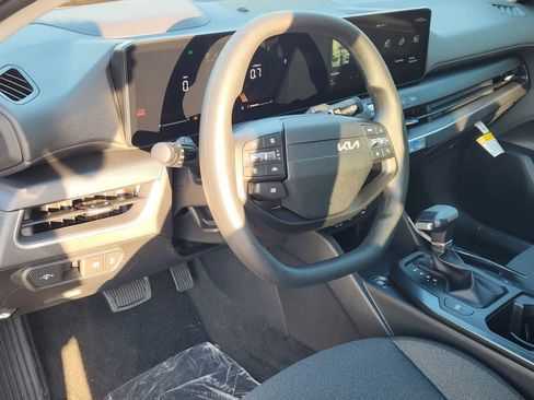 Used 2025 Kia K4 FWD image 2