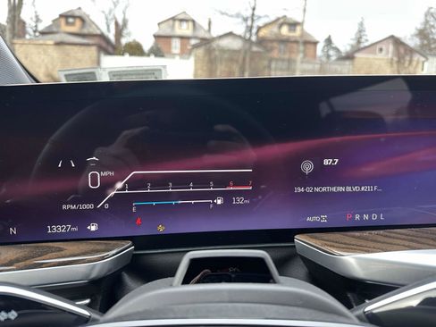 Used 2025 Cadillac Escalade Sport Platinum w/ LPO, ONYX Package image 37