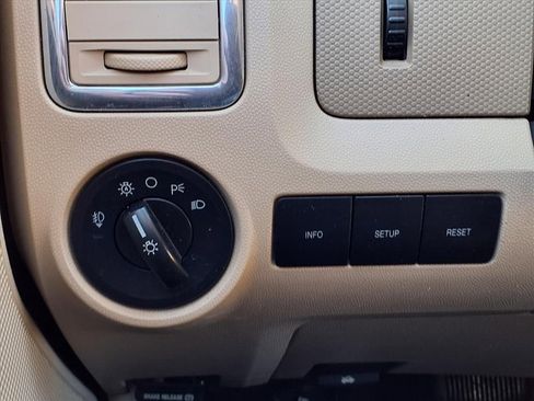 Used 2009 Ford Escape Limited image 25