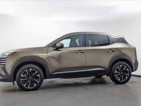 Used 2025 Nissan Kicks SV AWD/4WD image 3