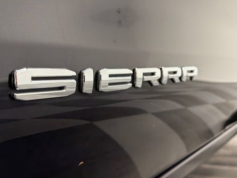Used 2025 GMC Sierra 1500 SLT AWD/4WD image 15