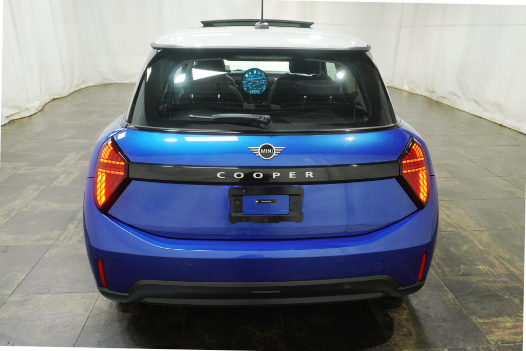 Used 2025 MINI Cooper 2-Door Hardtop FWD image 4