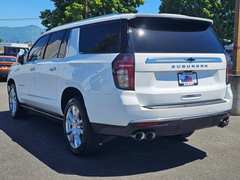Used 2022 Chevrolet Suburban High Country w/ Max Trailering Package AWD/4WD image 5