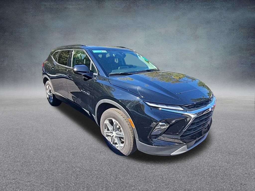 Used 2025 Chevrolet Blazer LT w/ Convenience Package FWD image 2