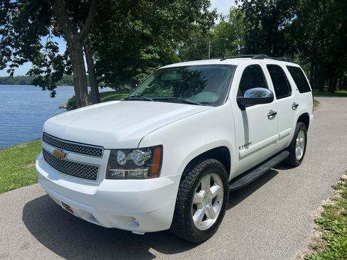 Used 2007 Chevrolet Tahoe LTZ w/ LTZ Preferred Equipment Group AWD/4WD image 2