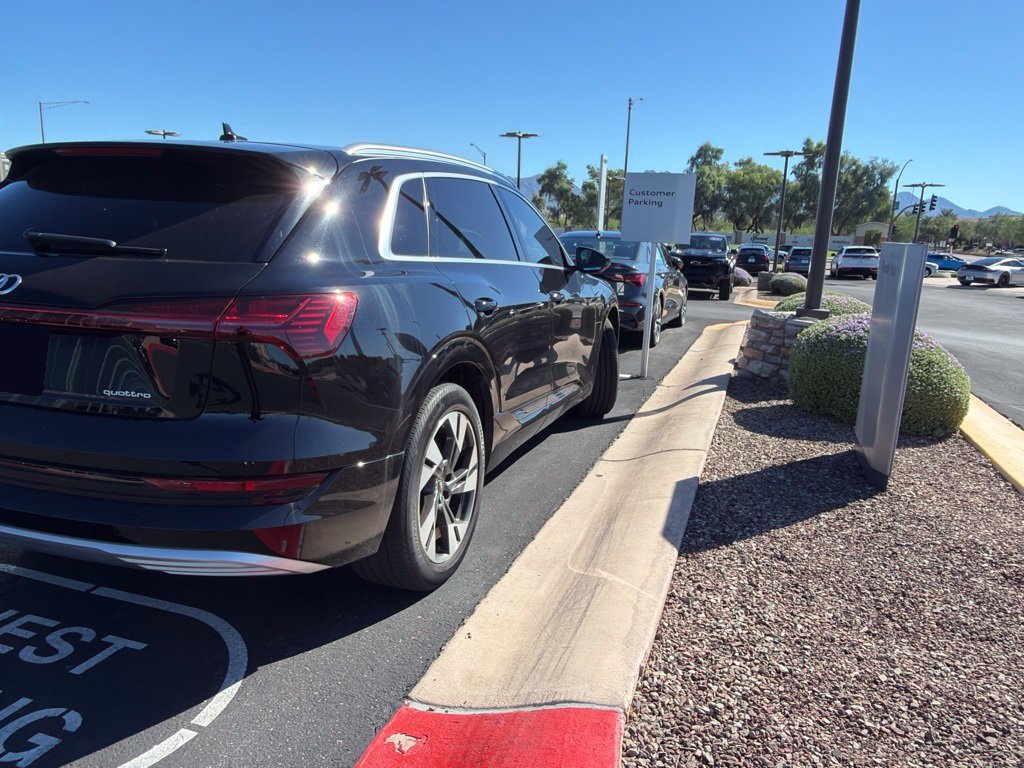 Used 2022 Audi e-tron Premium AWD/4WD image 5