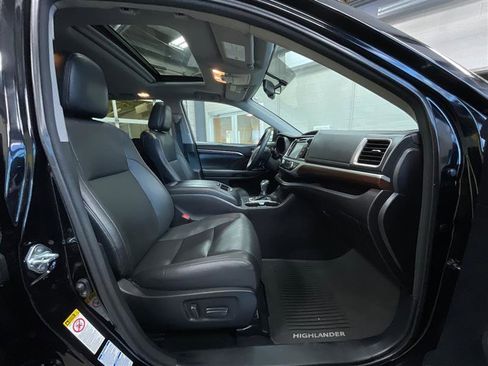 Used 2016 Toyota Highlander Limited image 30