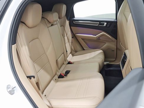 Used 2023 Porsche Cayenne Platinum Edition image 29