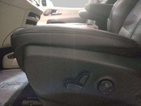 Used 2024 Chrysler Pacifica Touring-L image 28