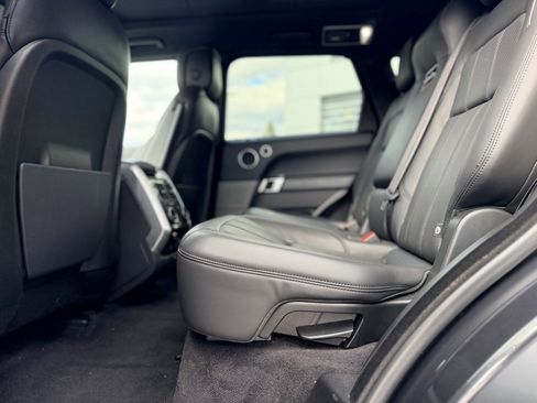 Used 2020 Land Rover Range Rover Sport HSE image 16