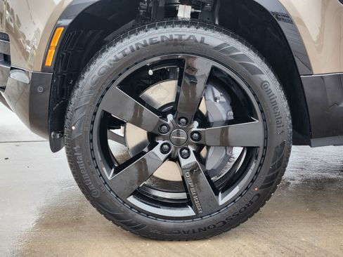 New 2026 Land Rover Defender 110 X-Dynamic SE image 10