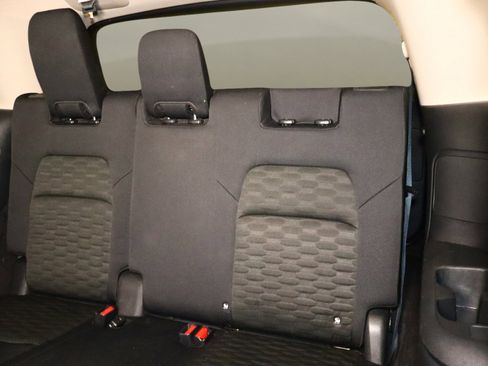 Used 2022 Nissan Pathfinder SV image 17