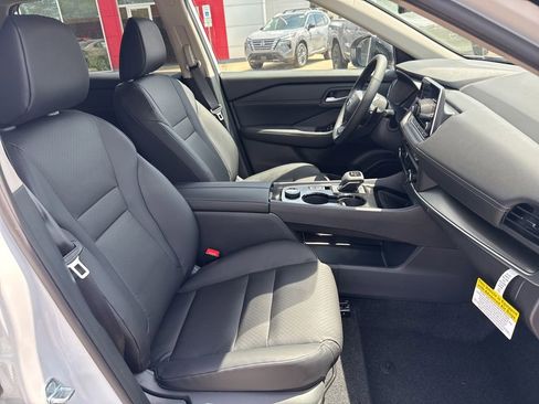 New 2026 Nissan Rogue SV AWD/4WD image 23