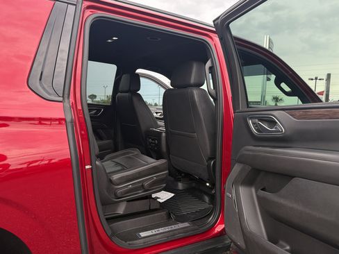 Used 2021 Chevrolet Suburban Z71 AWD/4WD image 19