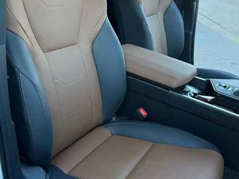 Used 2025 Lexus GX 550 w/ Accessory Package (Z1) image 17