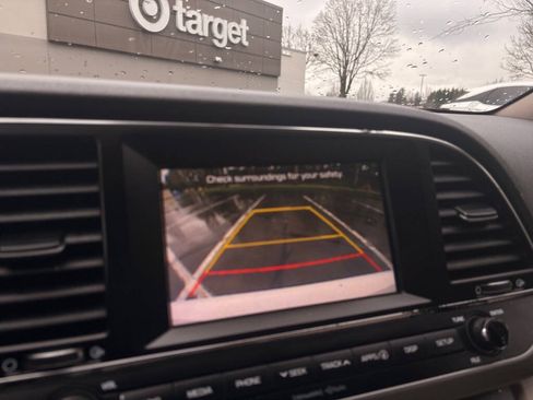 Used 2017 Hyundai Elantra SE FWD image 14