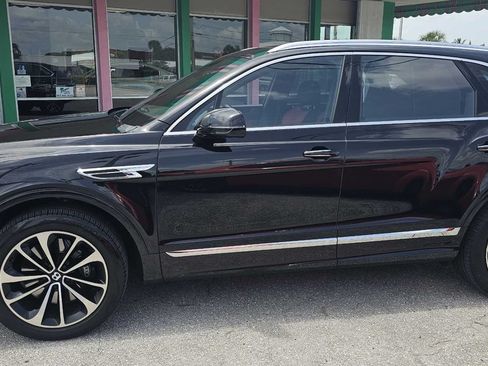 Used 2023 Bentley Bentayga AWD/4WD image 2