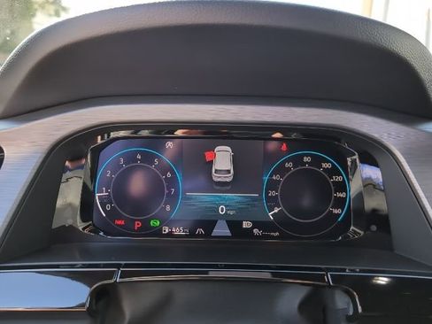 Used 2025 Volkswagen Atlas Cross Sport SE image 12