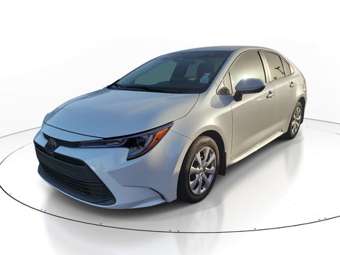 Certified 2025 Toyota Corolla LE FWD image 3