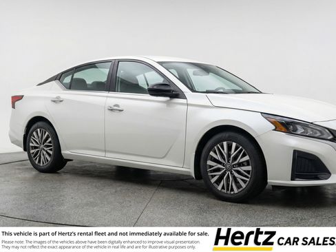 Used 2025 Nissan Altima 2.5 SV FWD image 1