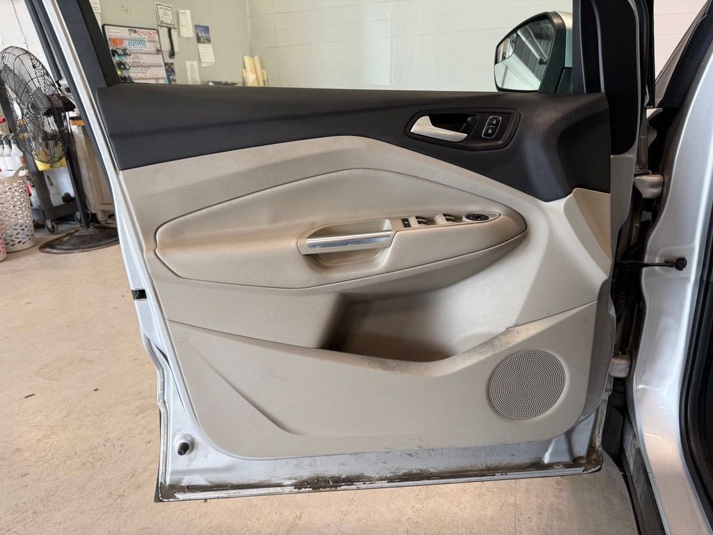 Used 2017 Ford Escape SE FWD image 14