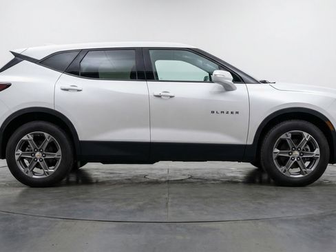 Used 2025 Chevrolet Blazer LT image 11