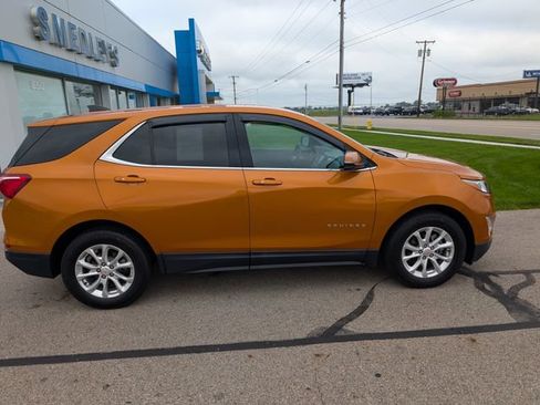 Used 2018 Chevrolet Equinox LT FWD image 2