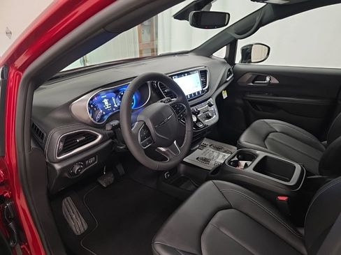 New 2026 Chrysler Pacifica Select AWD/4WD image 14