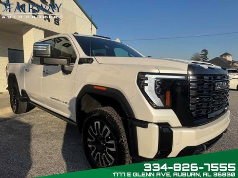 Used 2025 GMC Sierra 2500 Denali Ultimate w/ Max Trailering Package image 4