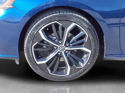 Used 2023 Nissan Altima 2.5 SR FWD image 12