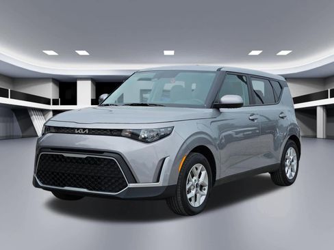 Certified 2025 Kia Soul LX w/ LX Technology Package FWD image 9
