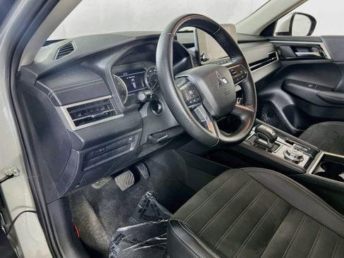 Used 2024 Mitsubishi Outlander SE AWD/4WD image 9