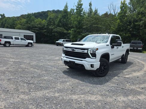 Used 2024 Chevrolet Silverado 2500 LTZ w/ LTZ Plus Package AWD/4WD image 3