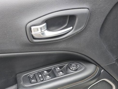 Used 2020 Jeep Compass Latitude image 30