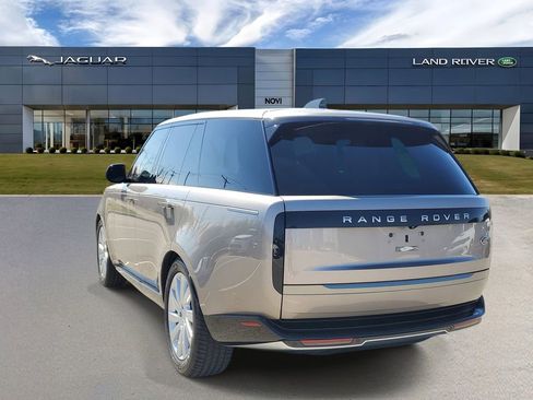 Used 2023 Land Rover Range Rover SE image 2